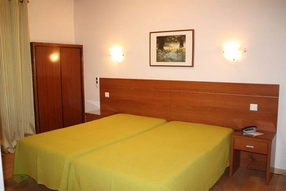 Paradouro Lisboa 2*,